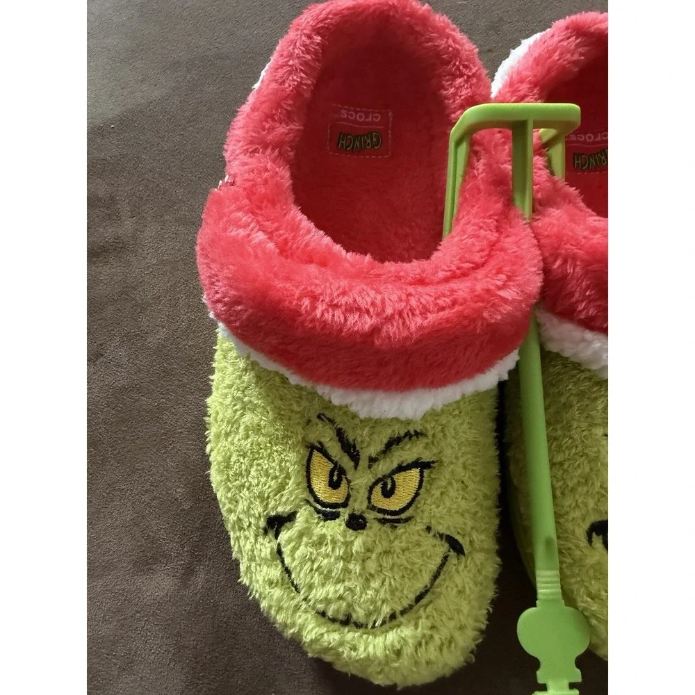 Crocs The Grinch Classic Clog Shoes Big Kids Youth Size J3 Green Red New